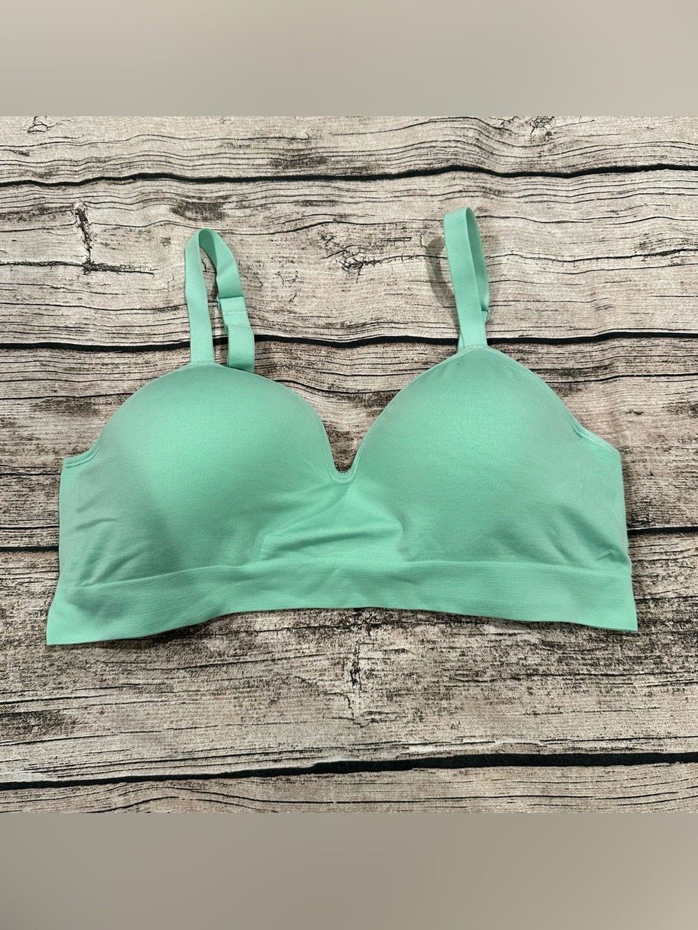 Underoutfit The Perfect Neckline Seamless Mint Light Green Wireless Bra Size Med